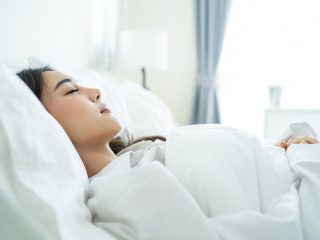 ทีมวิจัยญี่ปุ่นพบ นอนหนุนหมอนสูงเสี่ยงโรคหลอดเลือดในสมอง